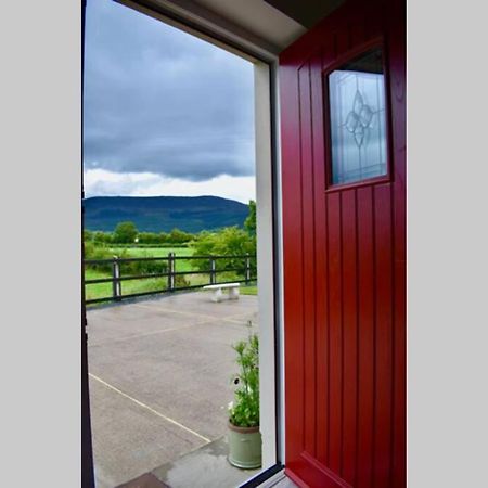 Hazelbrook Cottage: A Rural Retreat With A View Mullaghbane Esterno foto
